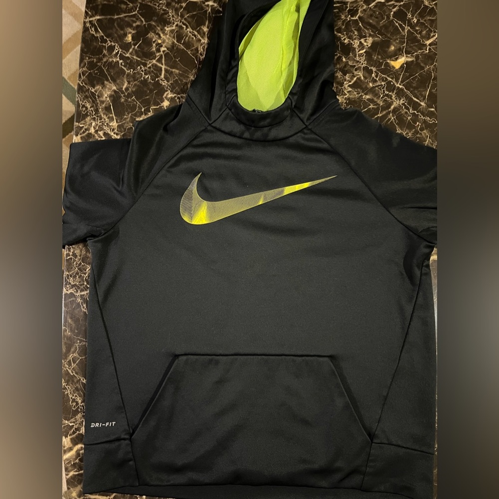 Nike boys dri fit hoodie very warm material nice color.